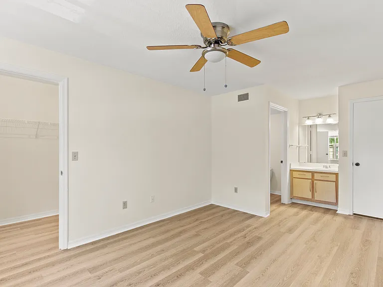 7330 Westpointe Blvd #421 — Photo 12