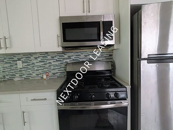 4th image of 398 Woodlawn Ave #2M