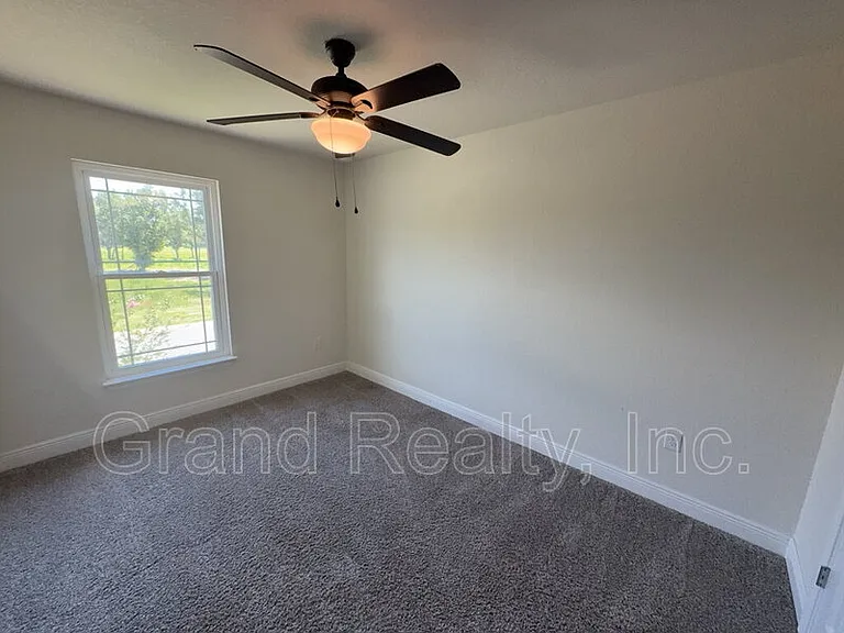 5033 Peach Dr — Photo 12