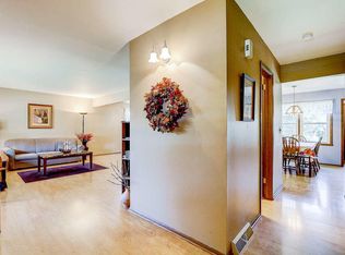 6728 Hill Park Ct, Greendale, WI 53129
