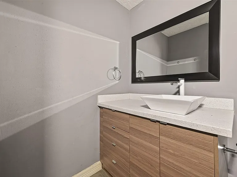 2130 Round Lake Dr — Photo 36