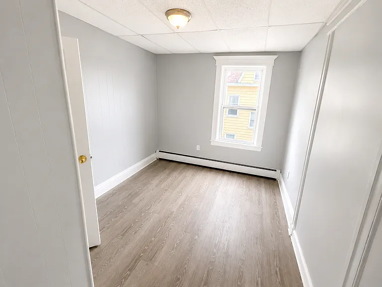 70 Eaton Pl #4B — Photo 3