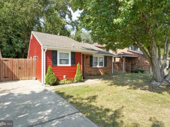 315 Pond View Ln, Bear, DE 19701