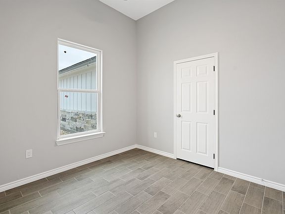 5th image of 328 Lenawee Ave