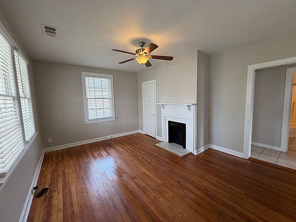 3rd image of 23 Oak St NE