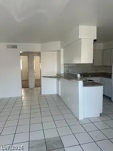 2 bed, 1.0 bath, 3290 sqft, $1,100 — Photo 2