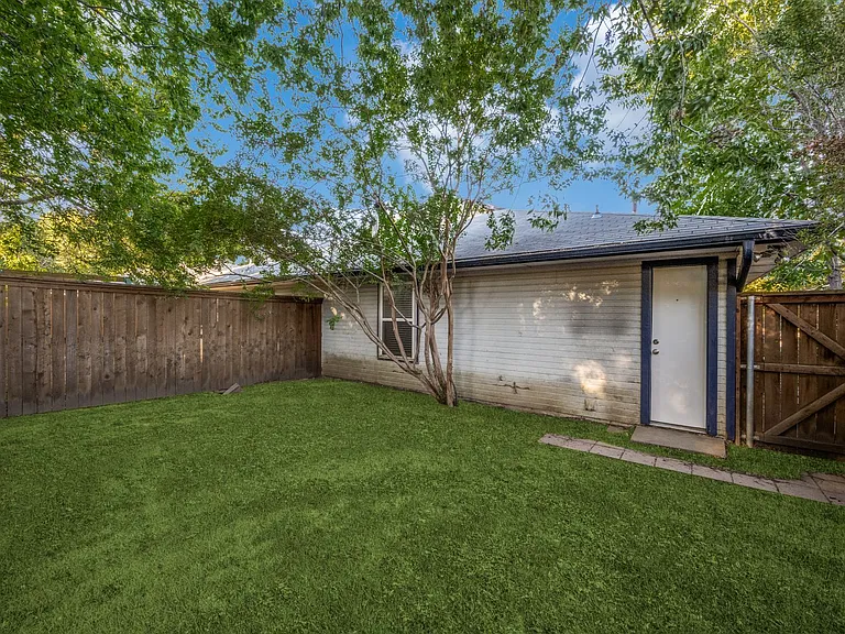 329 Casie Ct — Photo 12
