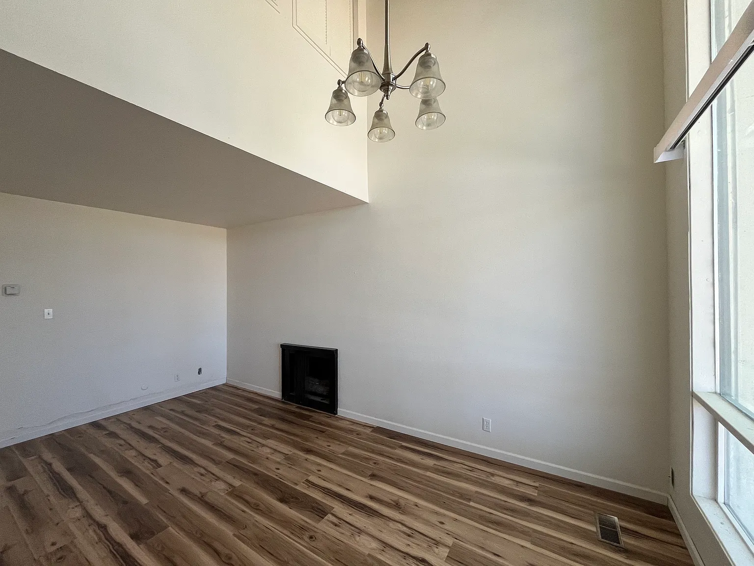 3 bed, 1.5 bath, 1122 sqft, $1,595 — Photo 3