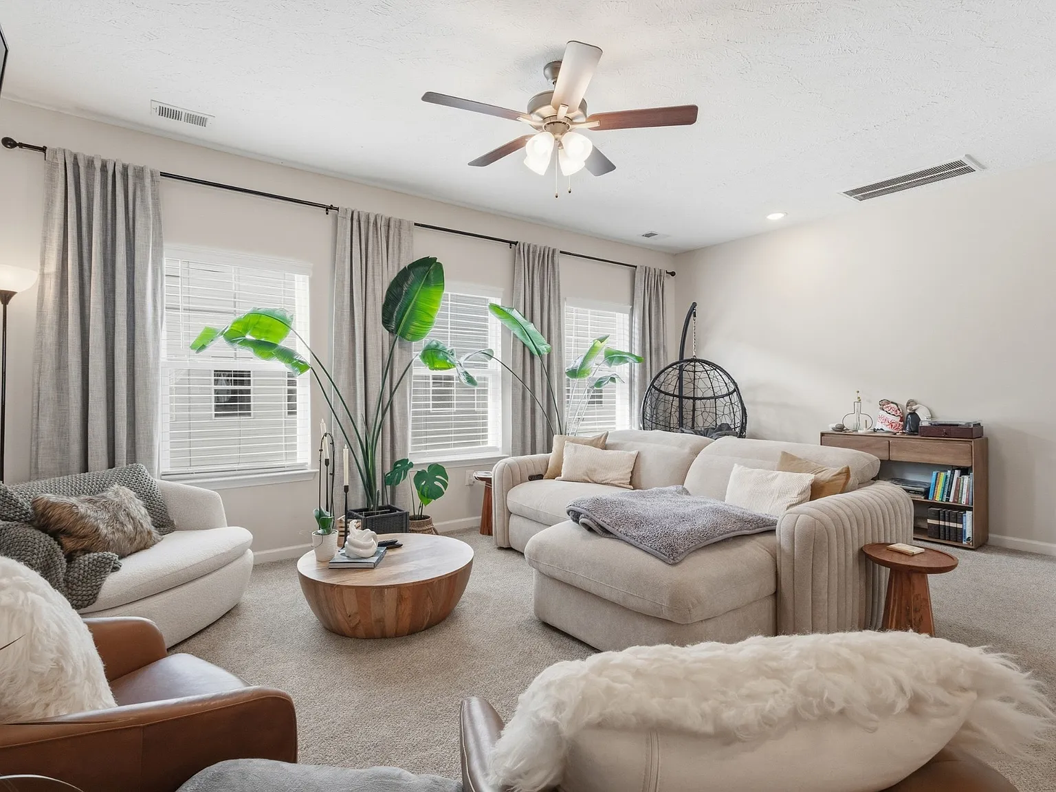3 bed, 4.0 bath, 1695 sqft, $2,150 — Photo 3