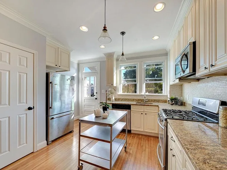 1429 Ives Pl SE — Photo 5