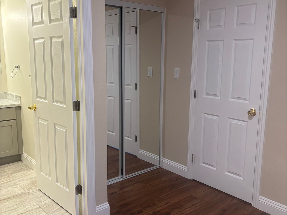 Attached bathroom to 1st bedroom