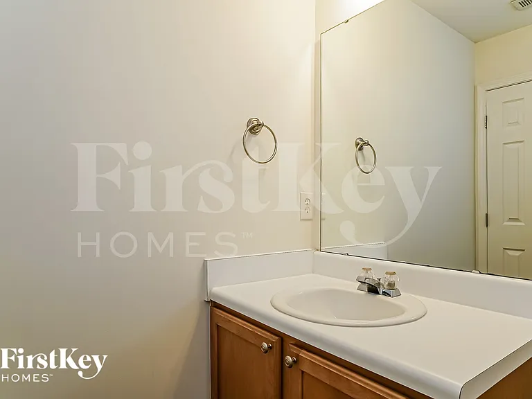 245 N Weststone Blvd — Photo 9