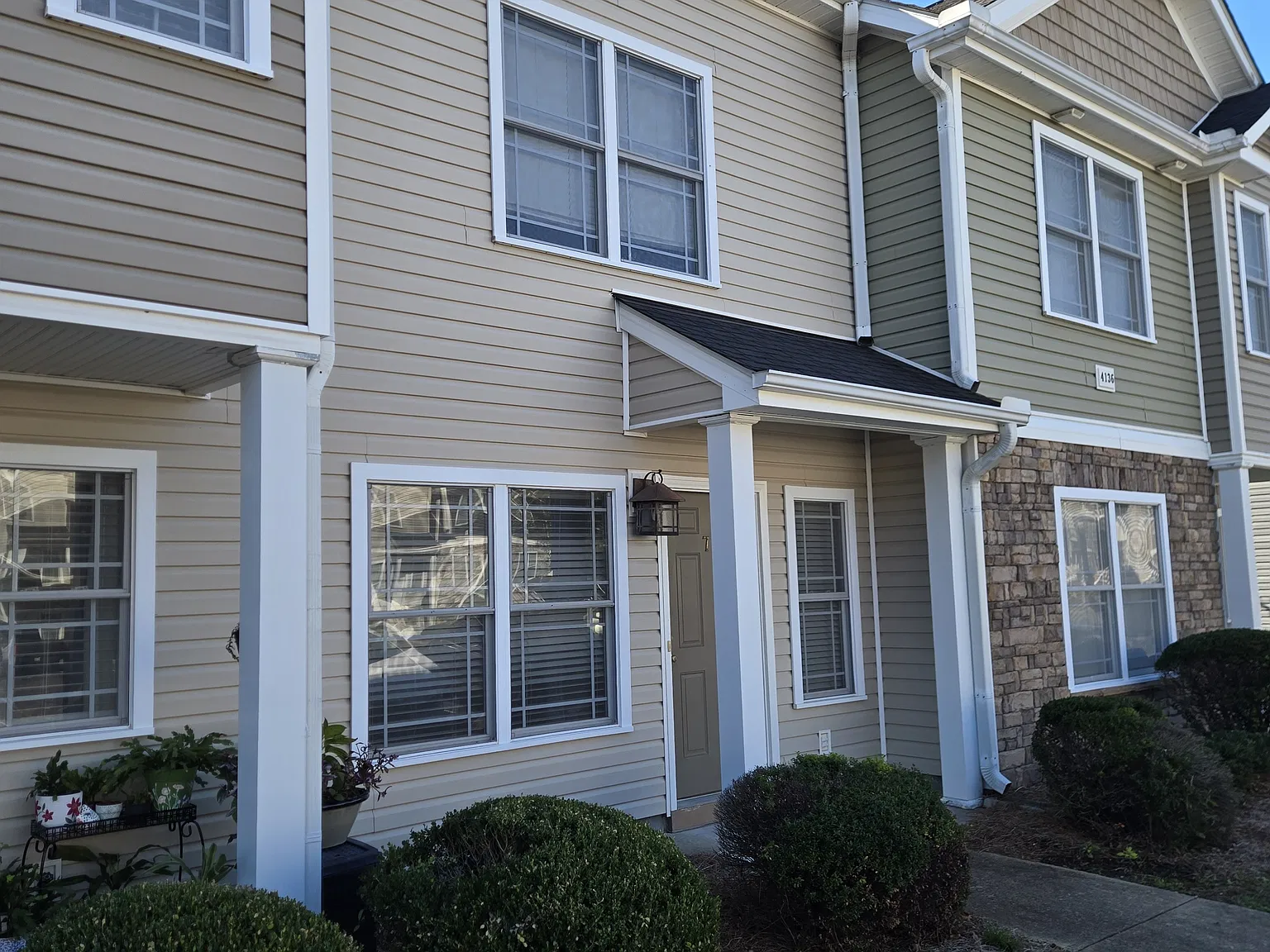 2 bed, 1142 sqft, $1,400 — Photo 1