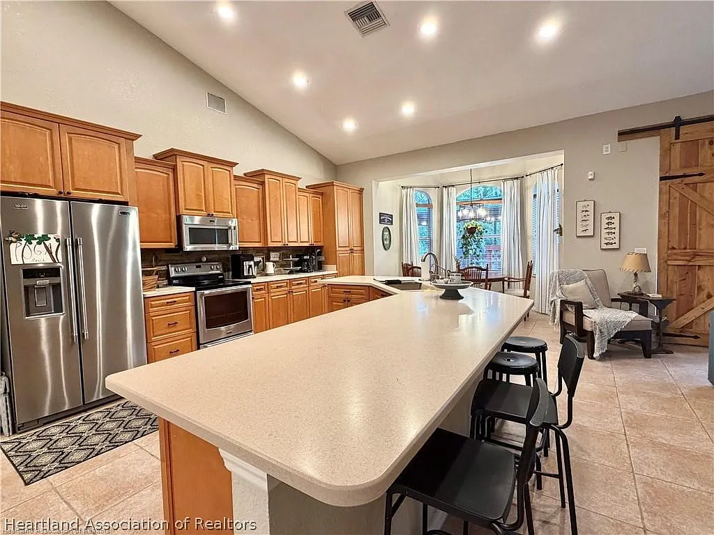 3 bed, 3.0 bath, 2197 sqft, $2,600 — Photo 3