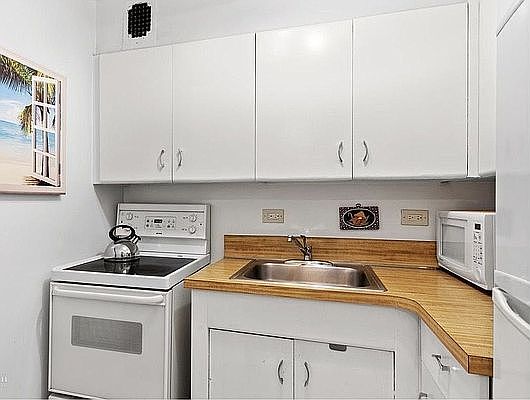 2nd image of 152 Lexington Ave #10A
