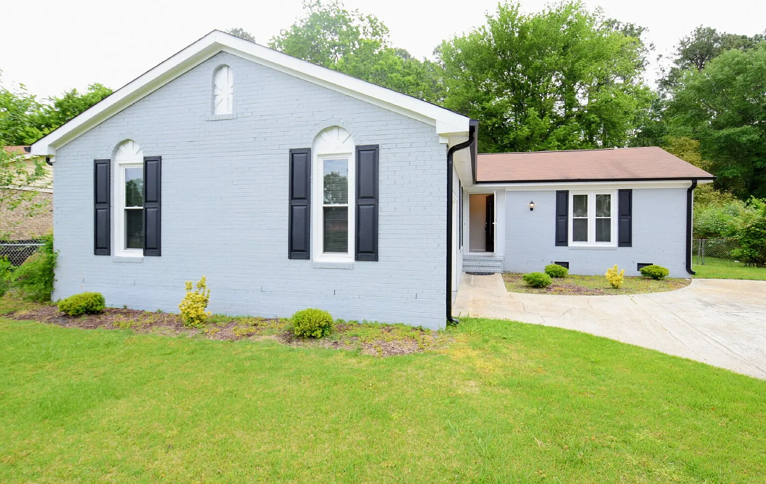 3 bed, 2.0 bath, 1381 sqft, $1,600 — Photo 2
