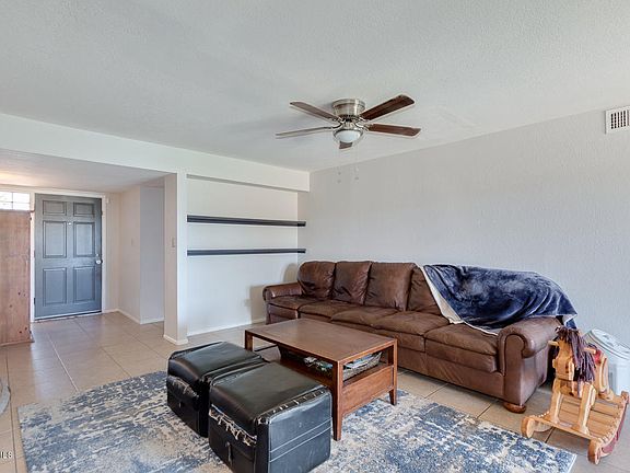 4th image of 3817 E Larkspur Dr