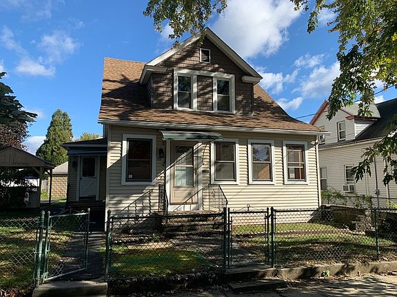 2nd image of 70 Narragansett Blvd