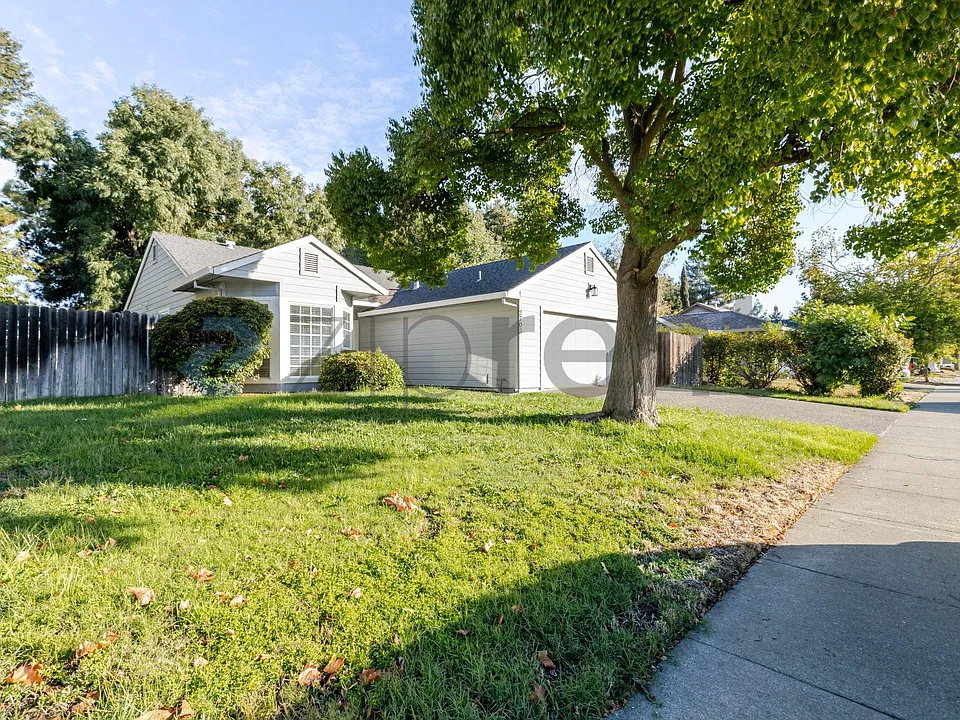 2703 Albany Ave