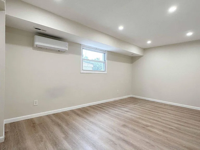 36 Kingsbridge Ave #1F — Photo 4