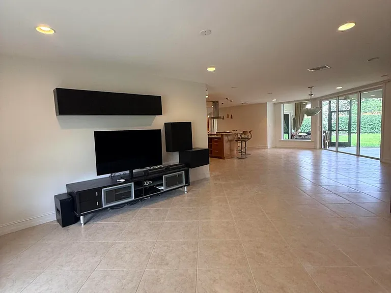 3509 NW 26th Ct — Photo 7