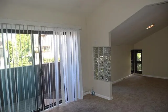 3976 Voltaire St — Photo 13