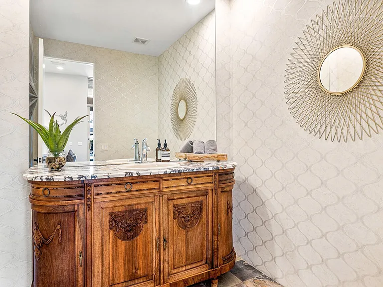 Guest house Powder room