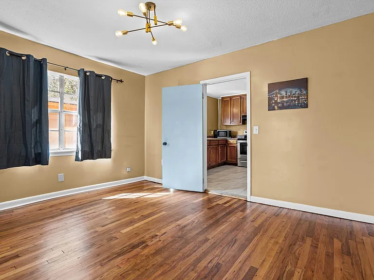 213 Book Ave — Photo 7