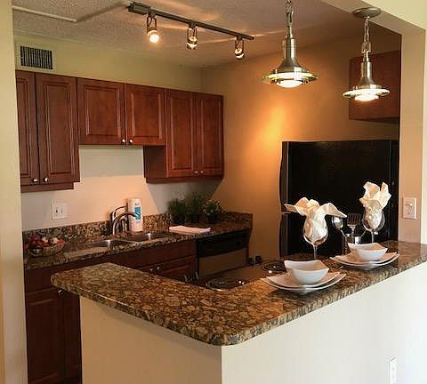 2nd image of 514 N Trask St APT 205B
