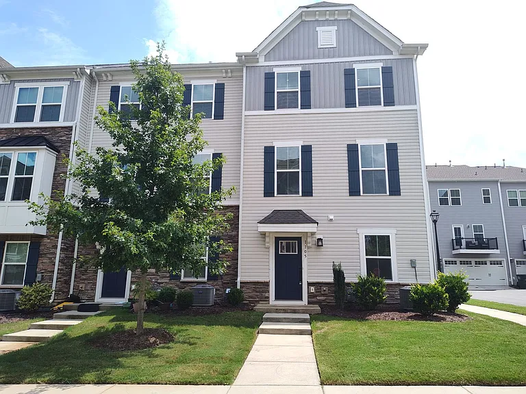 1105 Newell Towns Ln — Photo 2