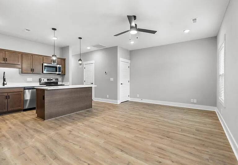 302 Jonathan Wade Cir — Photo 2