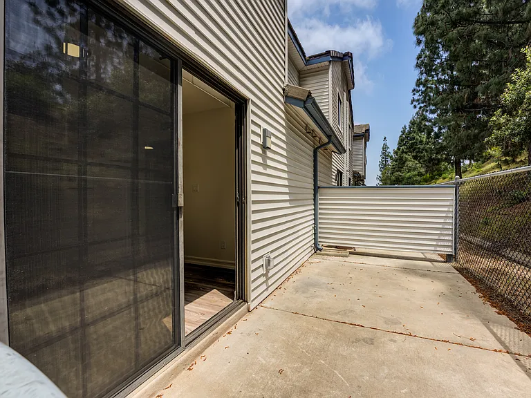 Howard Gilmore Terrace - Military Housing — Photo 14