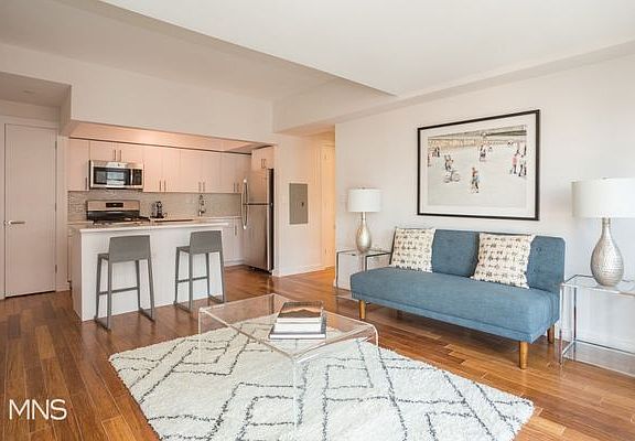 3rd image of 27 Albany Ave APT 701