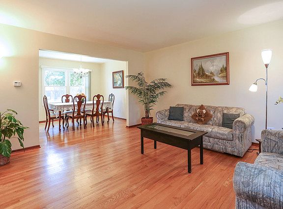 3rd image of 1225 Champlaine Ct