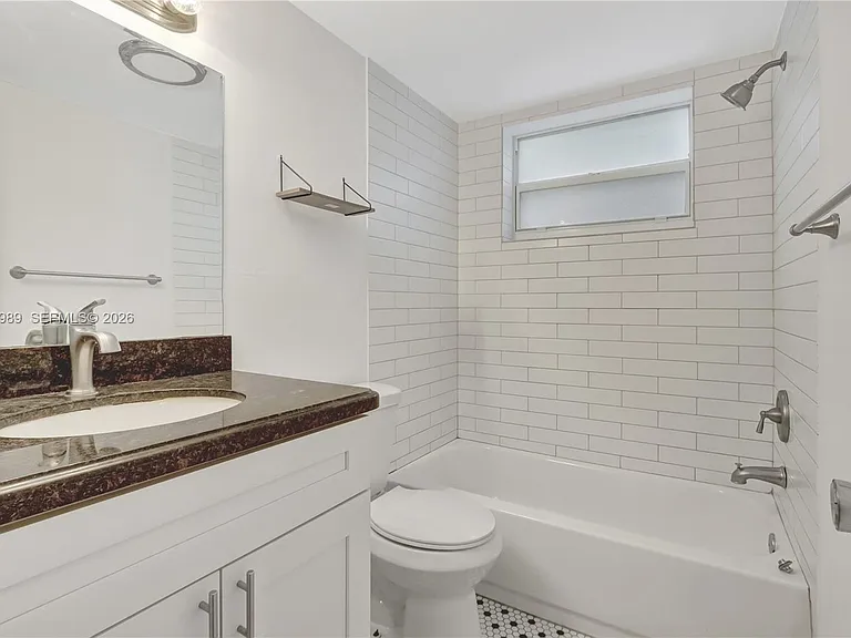 202 N K St #7 — Photo 7