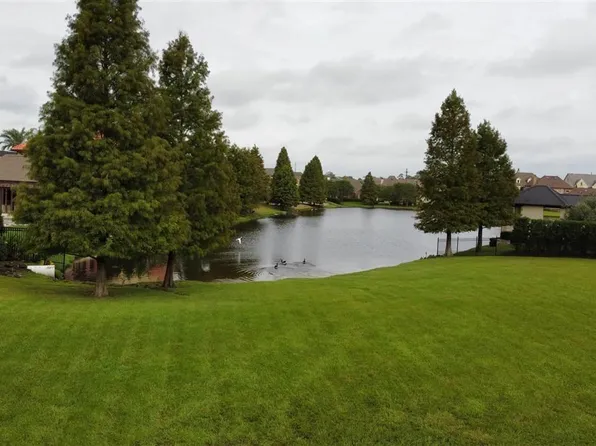 99 Bocage Lake Dr, Baton Rouge, LA 70809