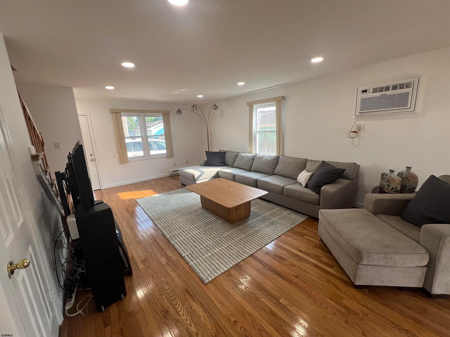 3 bed, 1.5 bath, $1,500 — Photo 4