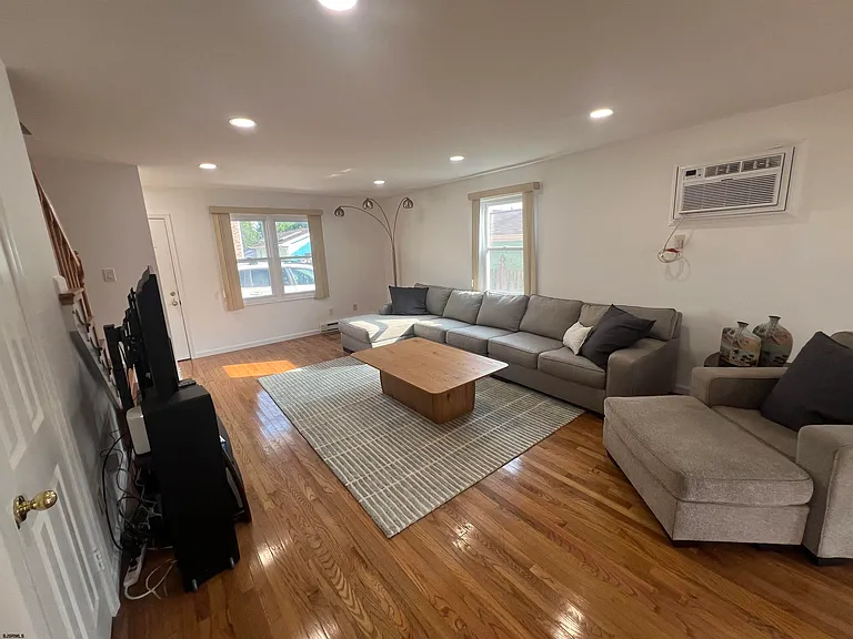 9709 Monmouth Ave #C2 — Photo 4