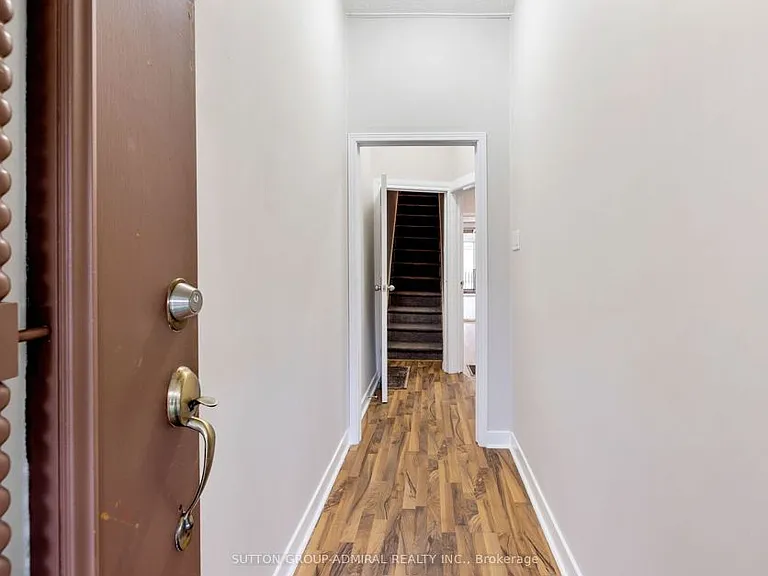 81 Palmerston Ave #MAIN — Photo 10