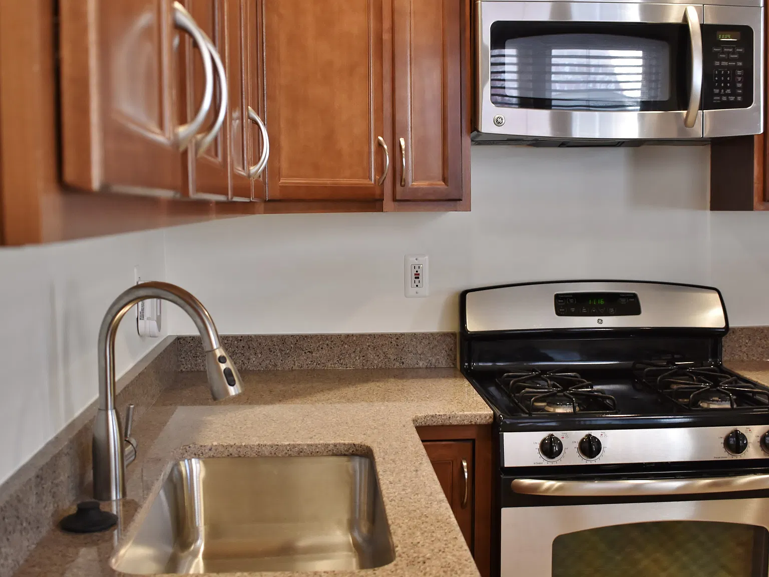 Beautiful 3br 2ba Th With Garage Federal Hill — Photo 3