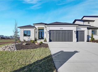 16220 S Twilight Ln, Olathe, KS 66062