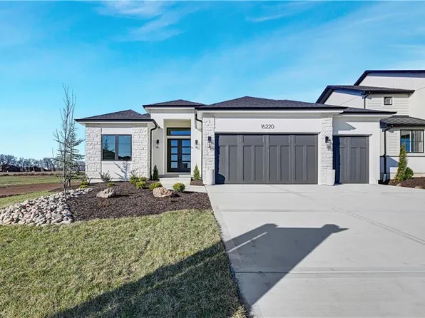 16220 S Twilight Ln, Olathe, KS 66062
