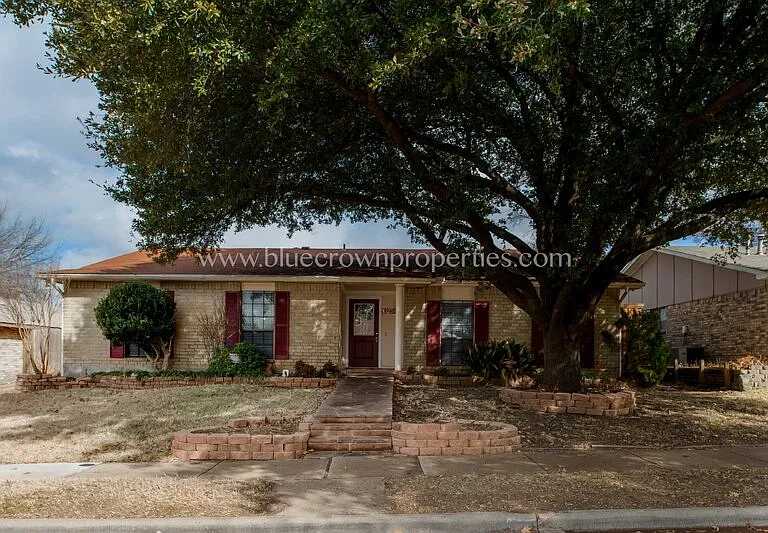 10239 Catalpa Rd — Photo 1
