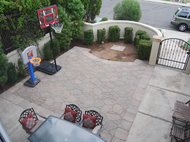 9970 Courtyard Dr — Photo 2