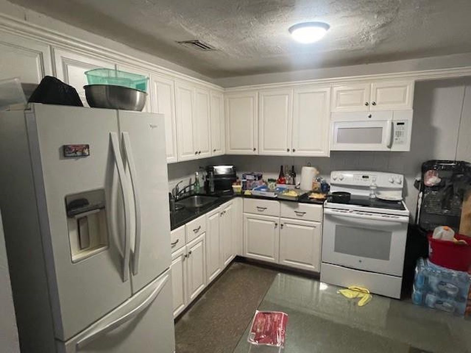 2531 NE 9th Avenue, photo 3