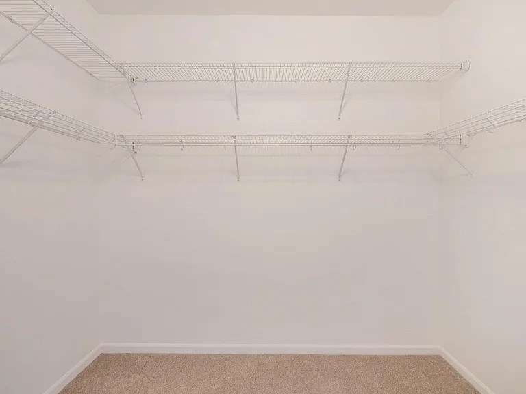 2925 N Knightsbridge Cir — Photo 19