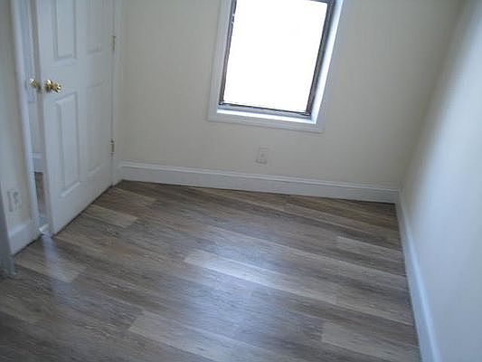 5th image of 40-14 Astoria Blvd S #4B