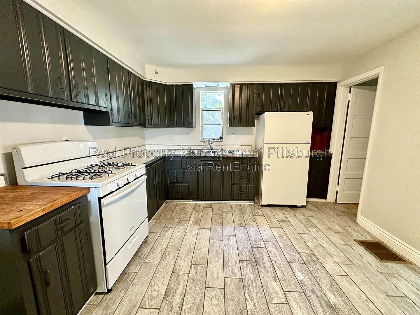 3 bed, 2.0 bath, 2018 sqft, $1,250 — Photo 3