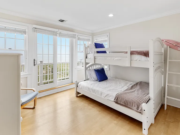 329 Dune Rd — Photo 39