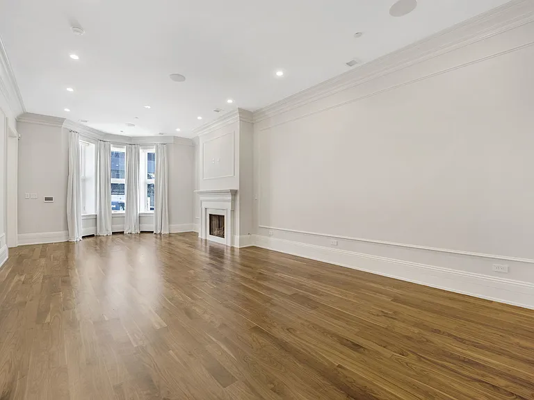105 W Chestnut St #105 — Photo 17